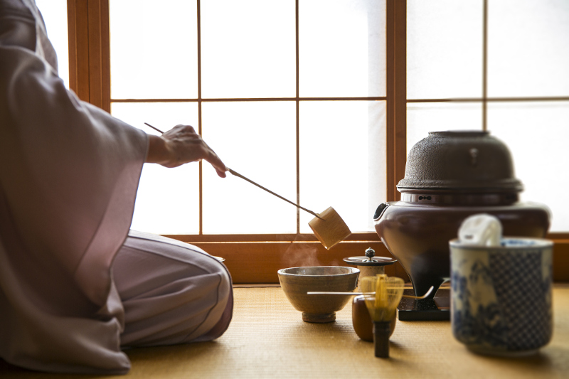 a-japanese-tea-ceremony-drinking-matcha-with-a-maiko-travel-associates